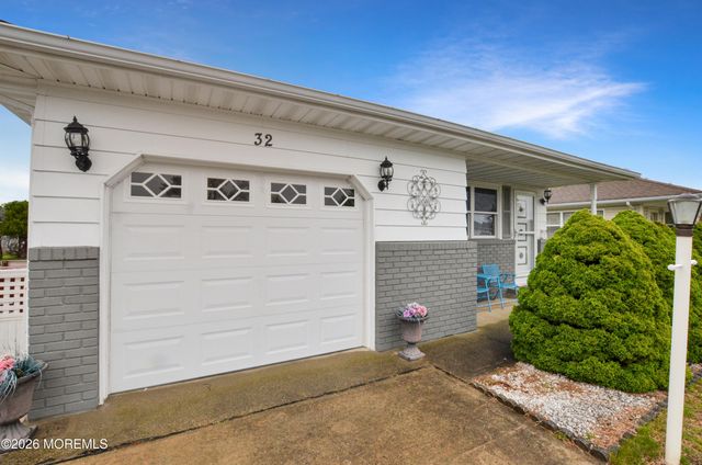 32 Bonaire Drive, Toms River, NJ 08757