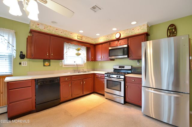 32 Bonaire Drive, Toms River, NJ 08757