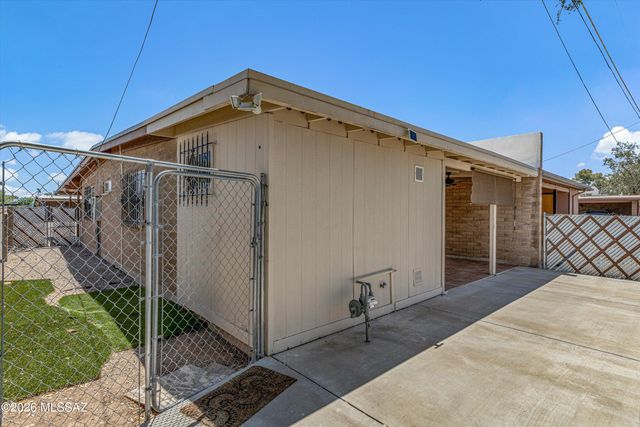 3352 E Fort Lowell Road, Tucson, AZ 85716