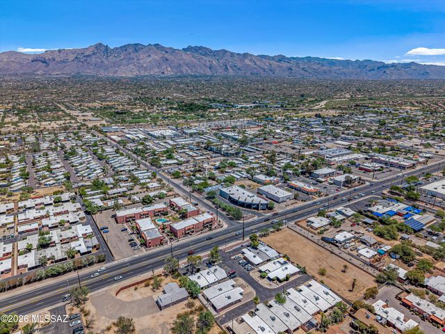 3352 E Fort Lowell Road, Tucson, AZ 85716