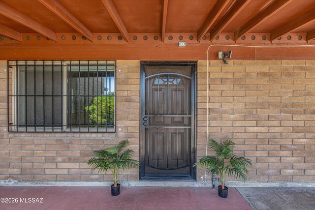 3352 E Fort Lowell Road, Tucson, AZ 85716