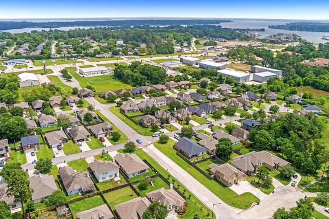 18436 Sunrise Pines Drive, Montgomery, TX 77316