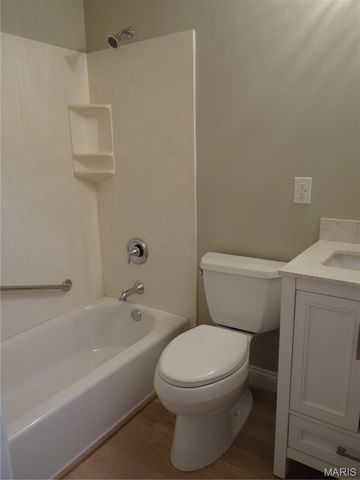 5628 Valleyside Lane, St Louis, MO 63128