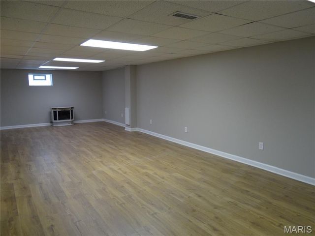 5628 Valleyside Lane, St Louis, MO 63128