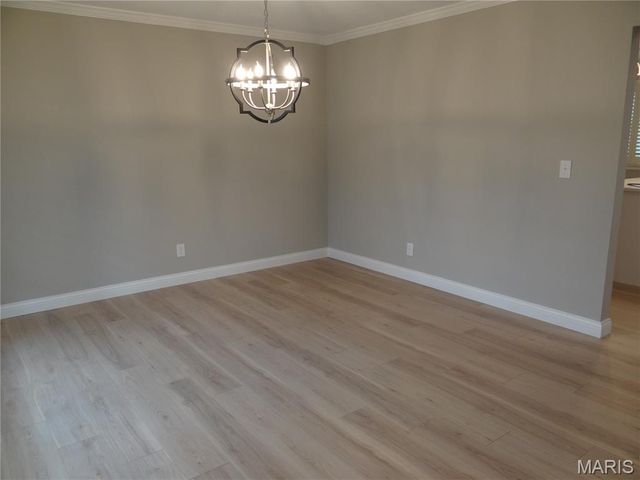5628 Valleyside Lane, St Louis, MO 63128
