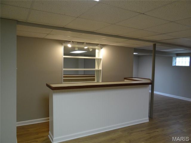 5628 Valleyside Lane, St Louis, MO 63128