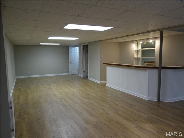 5628 Valleyside Lane, St Louis, MO 63128