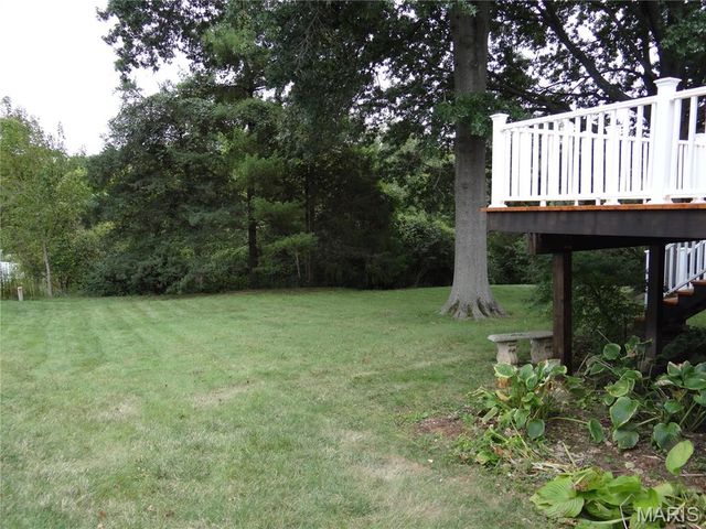 5628 Valleyside Lane, St Louis, MO 63128