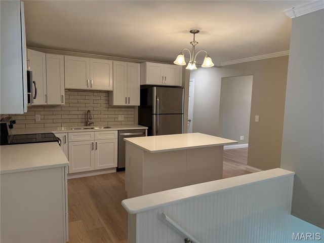 5628 Valleyside Lane, St Louis, MO 63128
