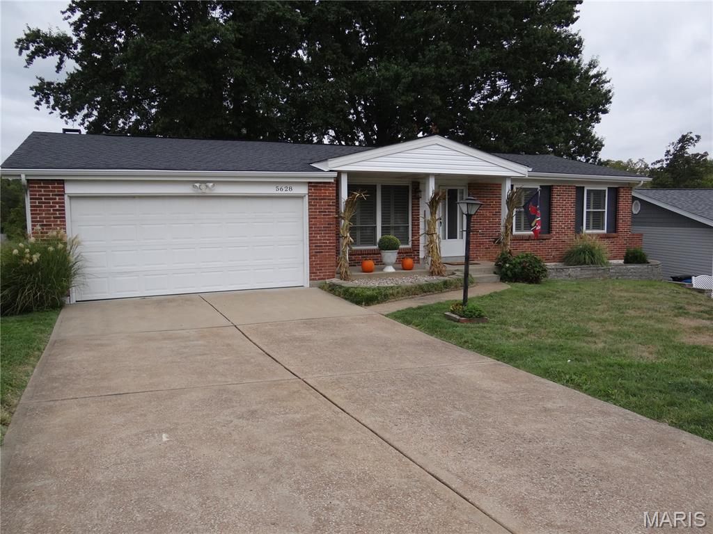 5628 Valleyside Lane, St Louis, MO 63128