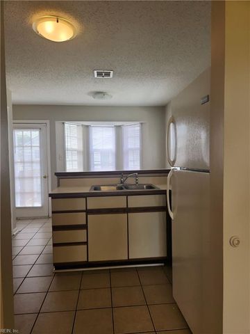 3744 Towne Point Rd # B, Portsmouth, VA 23703
