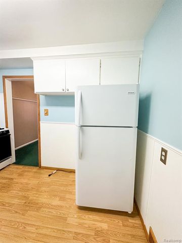 782 Cleveland Avenue, Lincoln Park, MI 48146