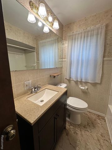 782 Cleveland Avenue, Lincoln Park, MI 48146