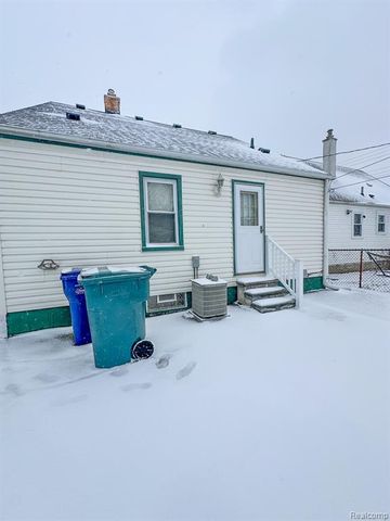 782 Cleveland Avenue, Lincoln Park, MI 48146