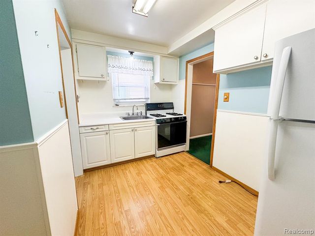 782 Cleveland Avenue, Lincoln Park, MI 48146