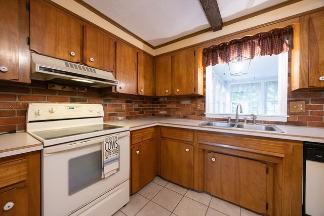 6 Clearview Dr, Milford, MA 01757