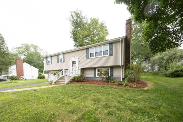 6 Clearview Dr, Milford, MA 01757