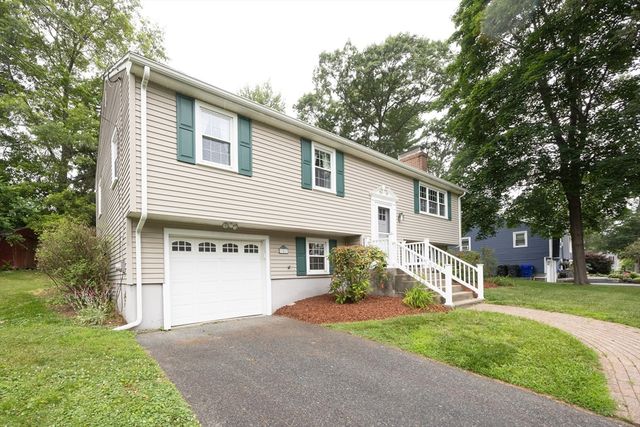 6 Clearview Dr, Milford, MA 01757