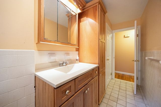 6 Clearview Dr, Milford, MA 01757