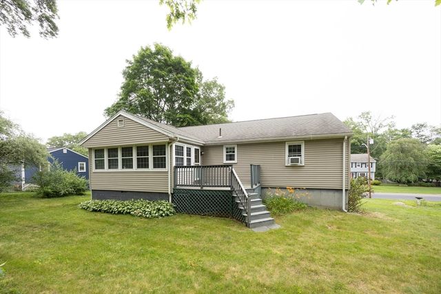 6 Clearview Dr, Milford, MA 01757