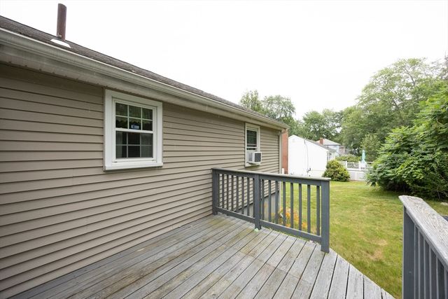 6 Clearview Dr, Milford, MA 01757