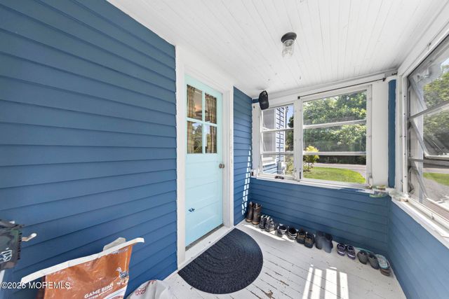 16 S Maple Avenue, Tuckerton, NJ 08087