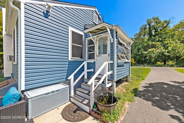 16 S Maple Avenue, Tuckerton, NJ 08087