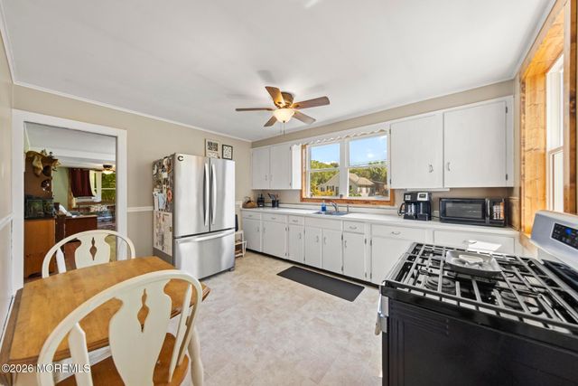 16 S Maple Avenue, Tuckerton, NJ 08087