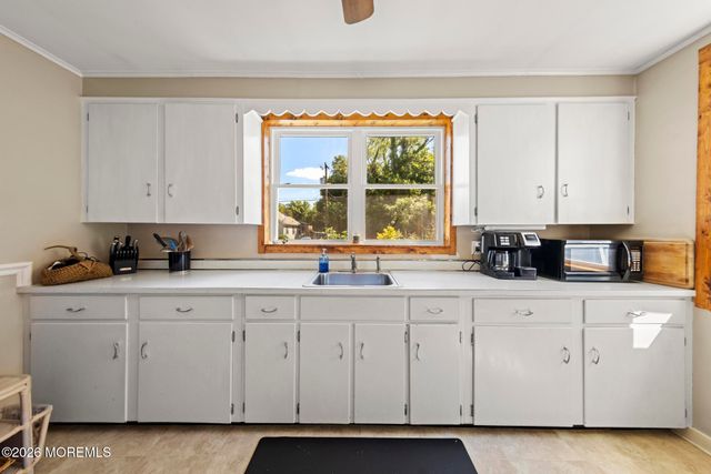 16 S Maple Avenue, Tuckerton, NJ 08087