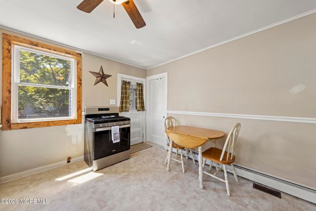 16 S Maple Avenue, Tuckerton, NJ 08087