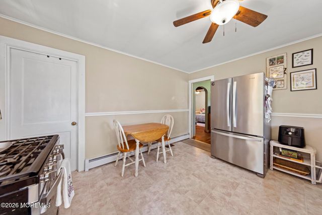 16 S Maple Avenue, Tuckerton, NJ 08087