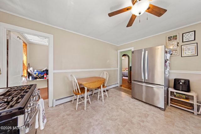 16 S Maple Avenue, Tuckerton, NJ 08087