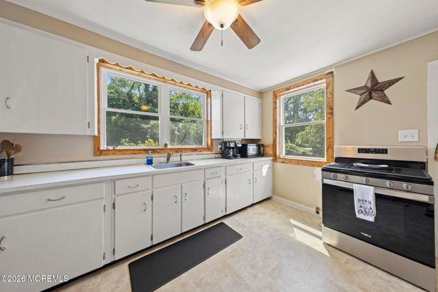 16 S Maple Avenue, Tuckerton, NJ 08087