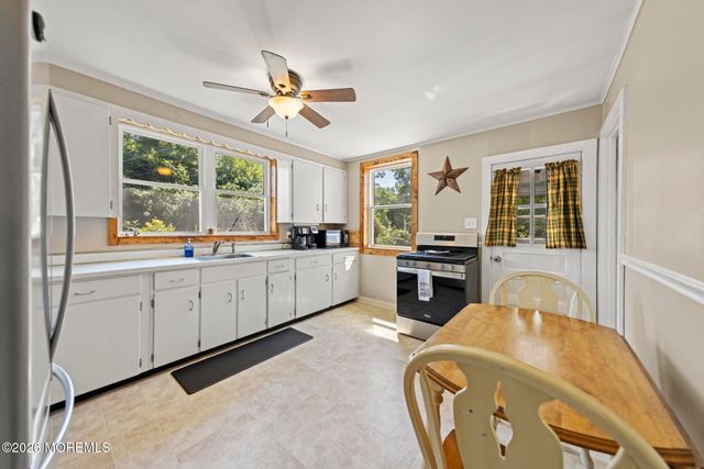 16 S Maple Avenue, Tuckerton, NJ 08087