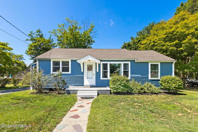 16 S Maple Avenue, Tuckerton, NJ 08087