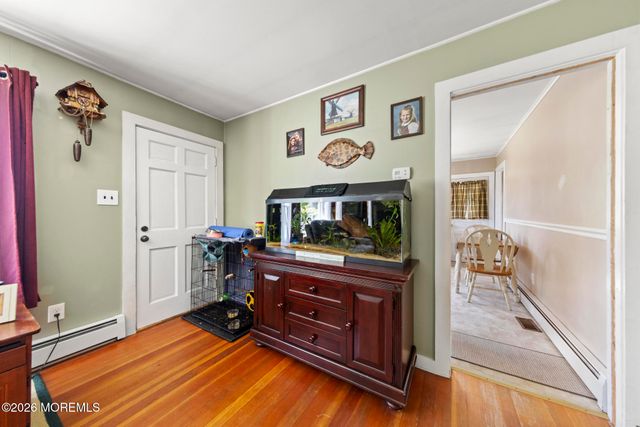 16 S Maple Avenue, Tuckerton, NJ 08087