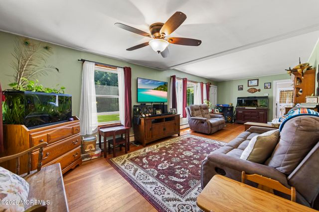 16 S Maple Avenue, Tuckerton, NJ 08087
