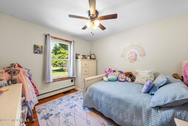 16 S Maple Avenue, Tuckerton, NJ 08087