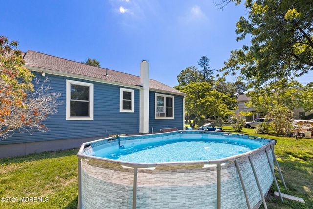 16 S Maple Avenue, Tuckerton, NJ 08087