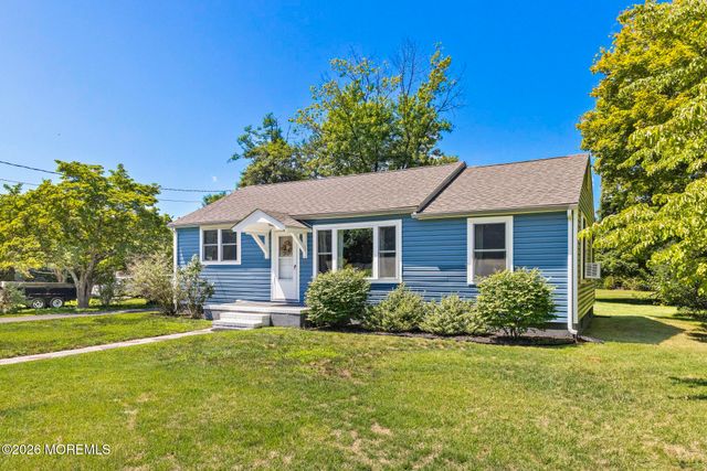 16 S Maple Avenue, Tuckerton, NJ 08087