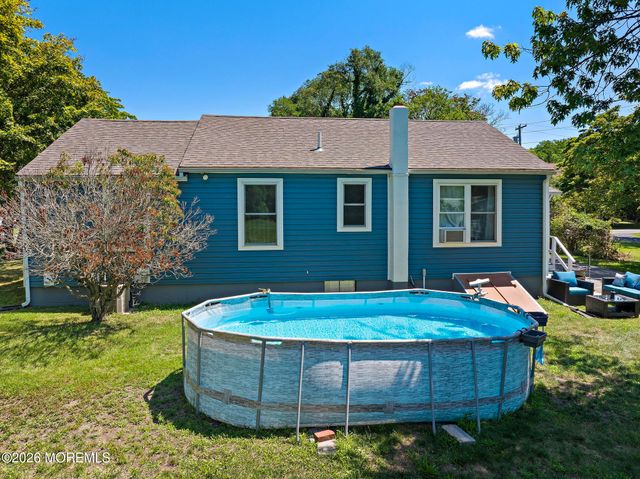 16 S Maple Avenue, Tuckerton, NJ 08087