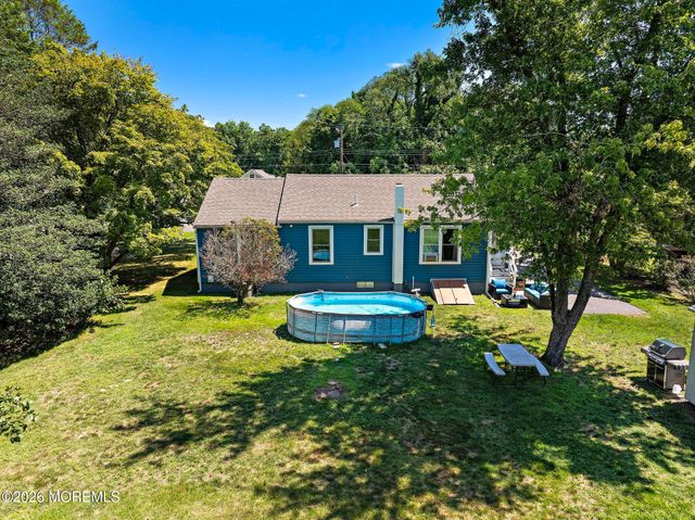 16 S Maple Avenue, Tuckerton, NJ 08087