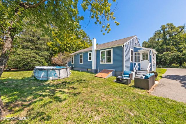 16 S Maple Avenue, Tuckerton, NJ 08087