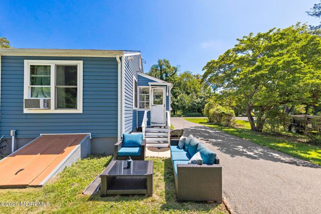 16 S Maple Avenue, Tuckerton, NJ 08087