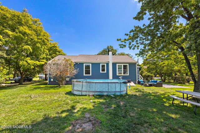 16 S Maple Avenue, Tuckerton, NJ 08087