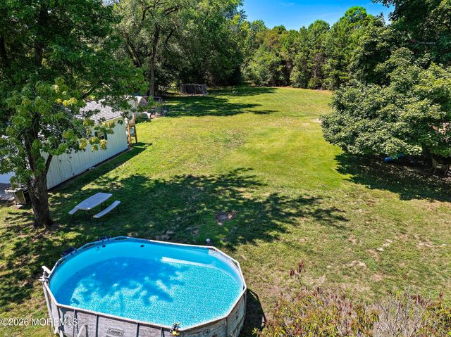 16 S Maple Avenue, Tuckerton, NJ 08087