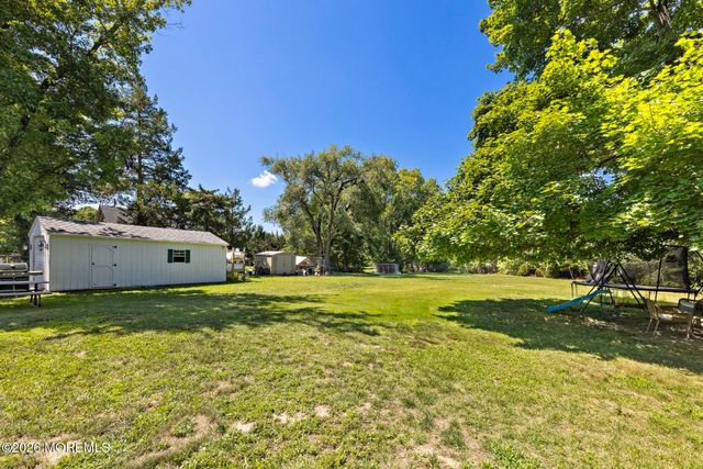 16 S Maple Avenue, Tuckerton, NJ 08087