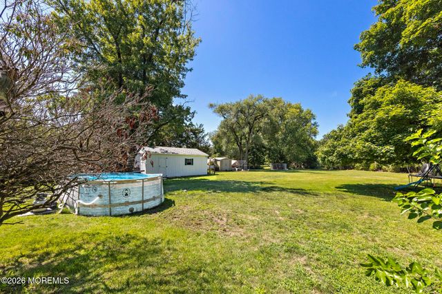 16 S Maple Avenue, Tuckerton, NJ 08087