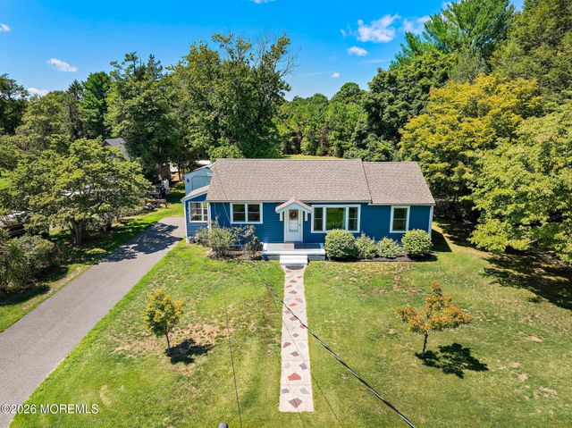 16 S Maple Avenue, Tuckerton, NJ 08087