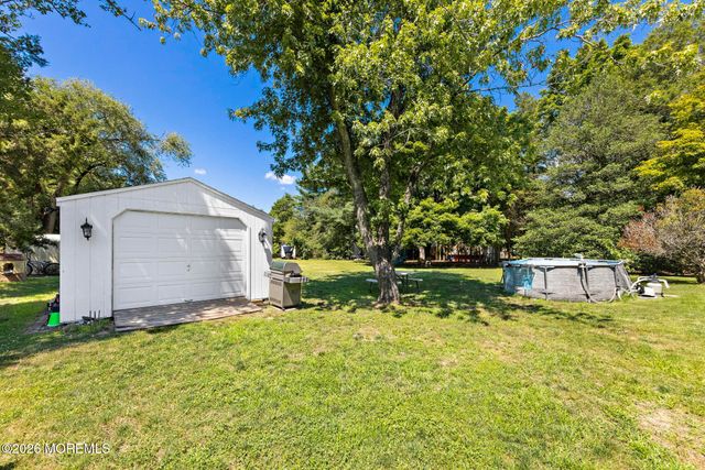 16 S Maple Avenue, Tuckerton, NJ 08087